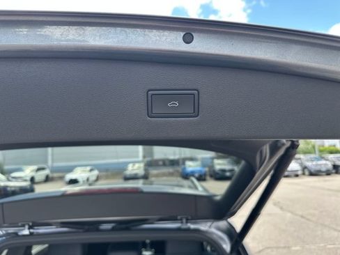 Certified 2022 Volkswagen Tiguan SEL R-Line AWD/4WD image 37