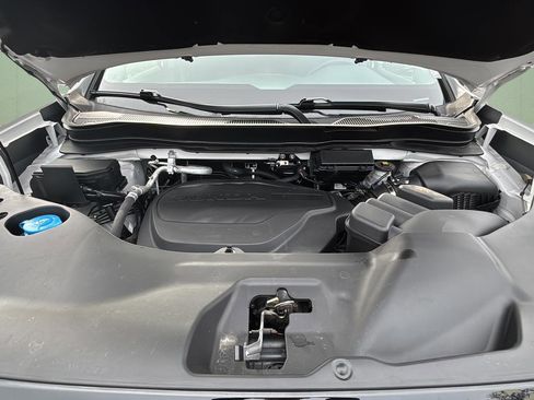 Used 2025 Honda Ridgeline Sport image 12