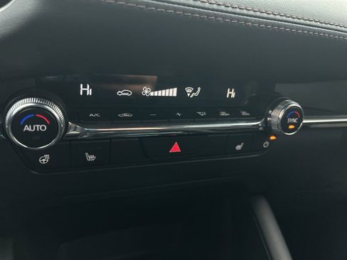 Used 2025 MAZDA MAZDA3 2.5 Turbo Sedan w/Premium Plus image 12