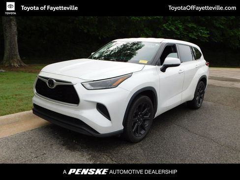 Used 2022 Toyota Highlander L FWD image 1