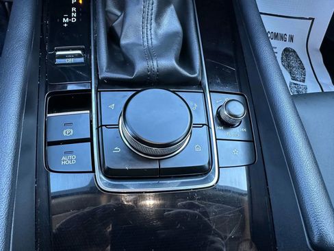 Used 2022 MAZDA MAZDA3 s image 32