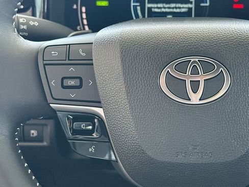 Used 2025 Toyota Camry SE FWD image 28