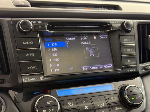 Used 2018 Toyota RAV4 XLE AWD/4WD image 20