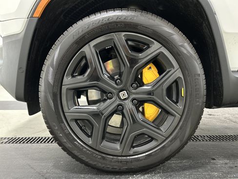 Used 2024 Rivian R1S Adventure AWD/4WD image 9