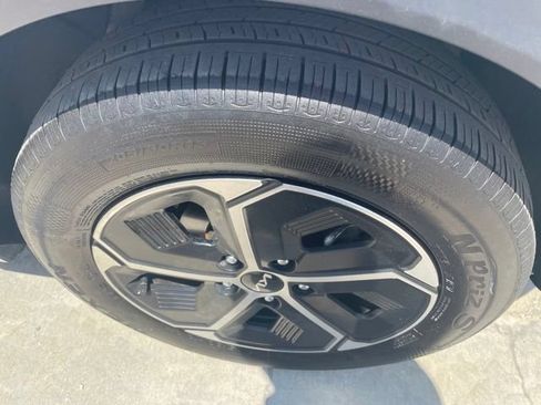 Used 2025 Kia Niro LX FWD image 19