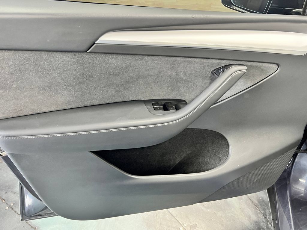 Used 2025 Tesla Model Y Performance AWD/4WD image 22