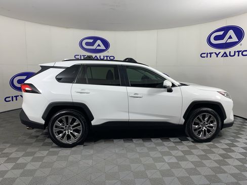 Used 2019 Toyota RAV4 XLE Premium FWD image 2