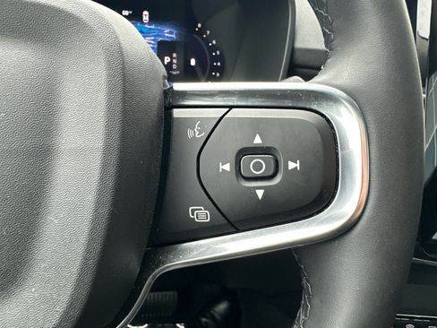 Used 2024 Volvo XC40 B5 Plus w/ Protection Package Premier AWD/4WD image 14