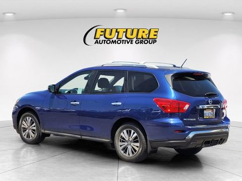 Used 2017 Nissan Pathfinder SV w/ SV Cold Weather Package FWD image 7