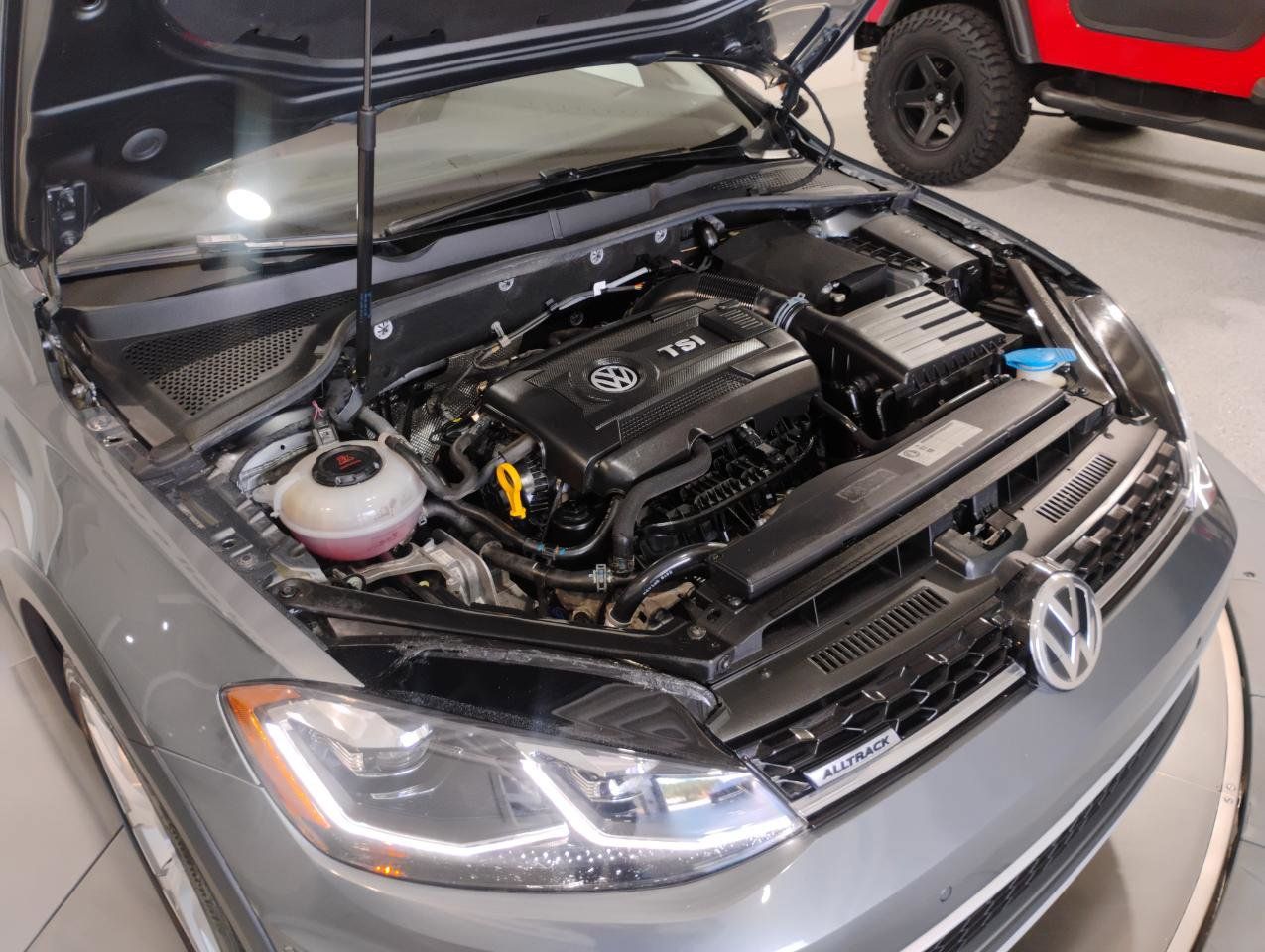 Used 2019 Volkswagen Golf Alltrack SE AWD/4WD image 16