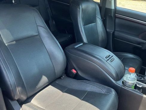 Used 2016 Toyota Highlander Limited Platinum AWD/4WD image 23