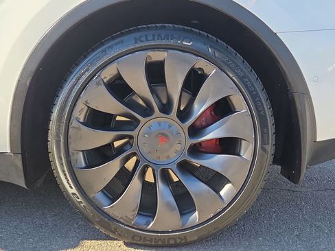 Used 2022 Tesla Model Y Performance image 15