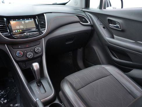 Used 2020 Chevrolet Trax LT w/ LT Convenience Package image 21