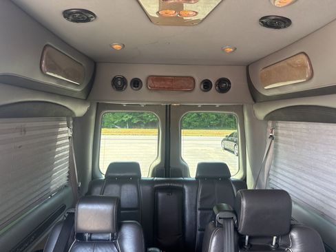 Used 2017 Mercedes-Benz Sprinter 2500 image 10