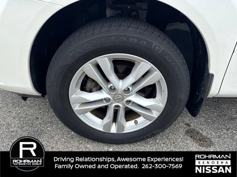 Used 2013 Nissan Rogue SV w/ Premium Pkg FWD image 10
