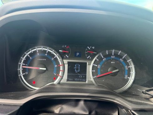 Used 2018 Toyota 4Runner SR5 AWD/4WD image 15