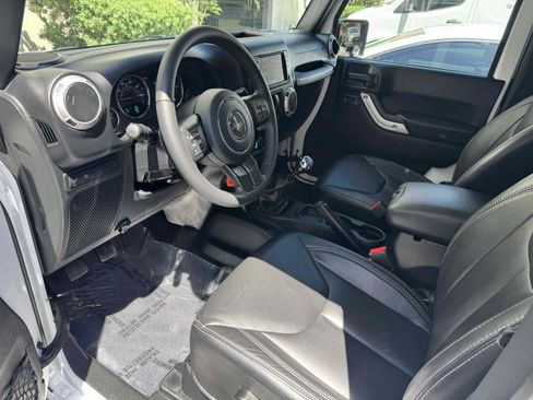 Used 2018 Jeep Wrangler Rubicon w/ Power Convenience Group AWD/4WD image 4