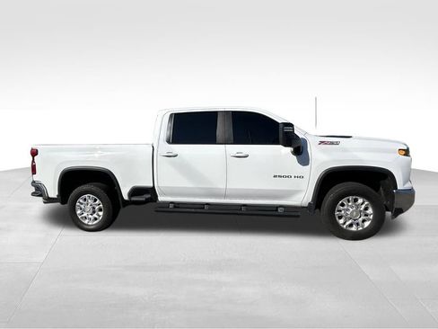 Used 2024 Chevrolet Silverado 2500 LT image 3