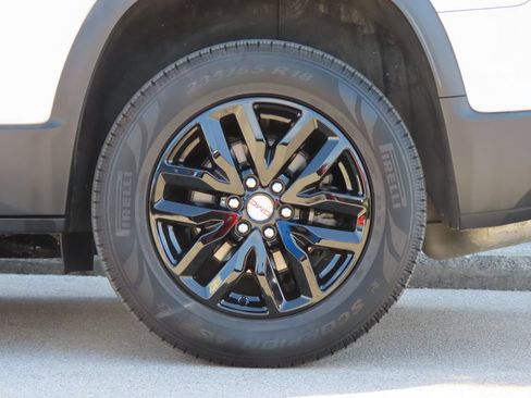 Used 2019 GMC Acadia SLT AWD/4WD image 15