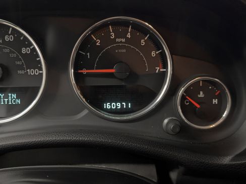 Used 2012 Jeep Wrangler Unlimited Sport AWD/4WD image 23