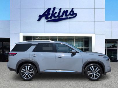 Used 2025 Nissan Pathfinder Platinum