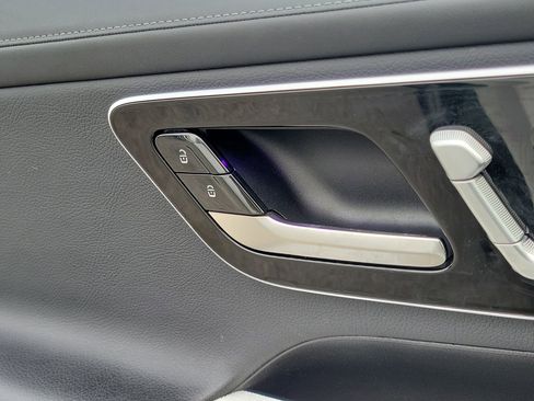 Certified 2024 Mercedes-Benz GLC 300 image 23