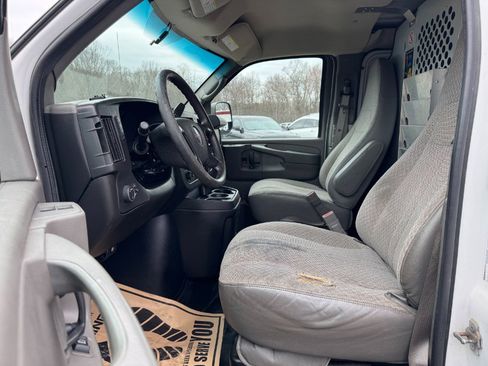 Used 2015 GMC Savana 2500 image 15