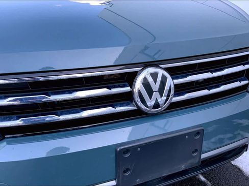 Used 2020 Volkswagen Tiguan SE w/ Panoramic Sunroof Package image 32