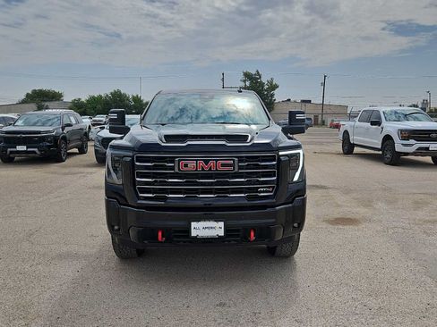 Used 2025 GMC Sierra 2500 AT4 AWD/4WD image 3