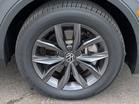 Certified 2023 Volkswagen Tiguan SE w/ Panoramic Sunroof Package AWD/4WD image 15