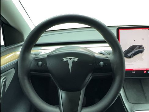 Used 2025 Tesla Model Y Long Range RWD image 35