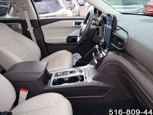 Used 2023 Ford Explorer Platinum w/ Technology Package image 19