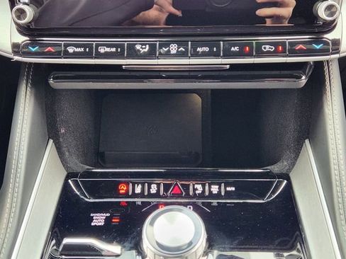 Used 2025 Jeep Wagoneer 4WD image 17