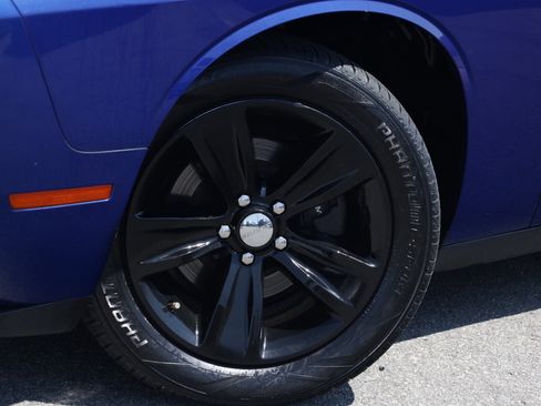 Used 2019 Dodge Challenger SXT RWD image 22