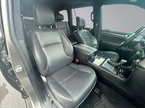 Used 2023 Lexus GX 460 Luxury w/ Sport Design Package AWD/4WD image 16
