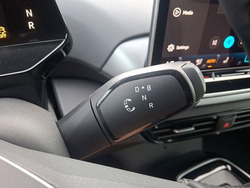New 2025 Volkswagen ID.4 Pro image 10