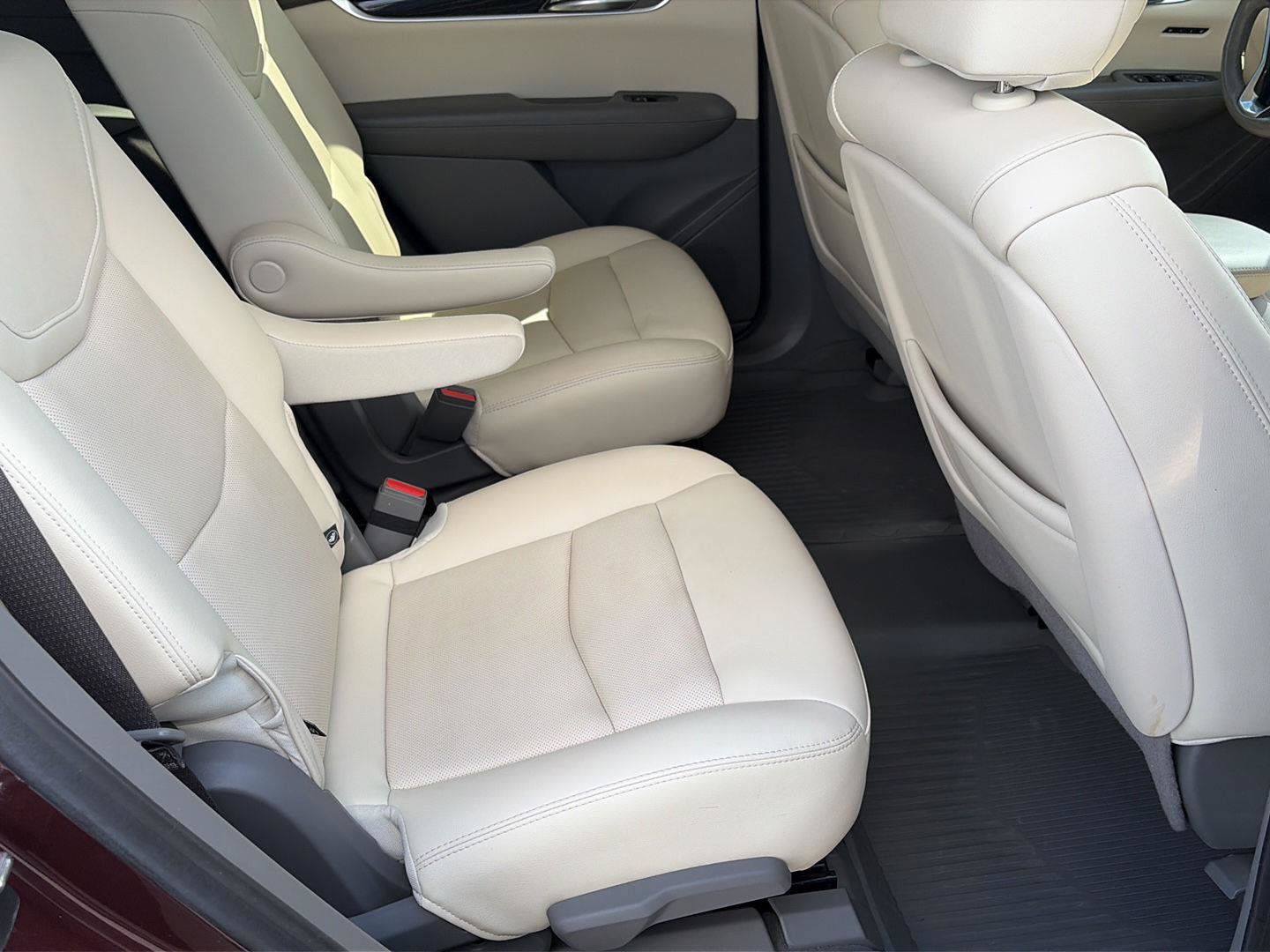 Used 2022 Cadillac XT6 Premium Luxury w/ LPO, Floor Liner Package AWD/4WD image 22
