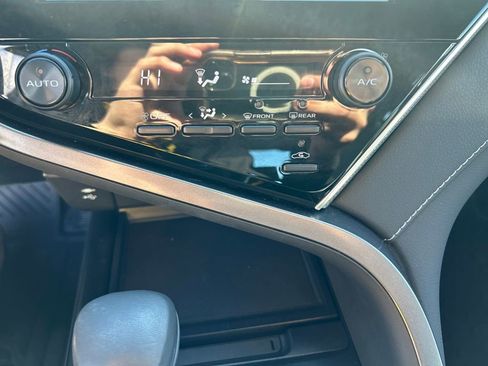 Certified 2018 Toyota Camry SE image 34