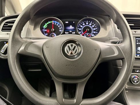 Used 2016 Volkswagen e-Golf SE w/ DC Fast Charging Package image 28