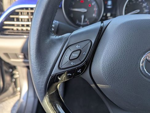 Used 2022 Toyota C-HR XLE image 25