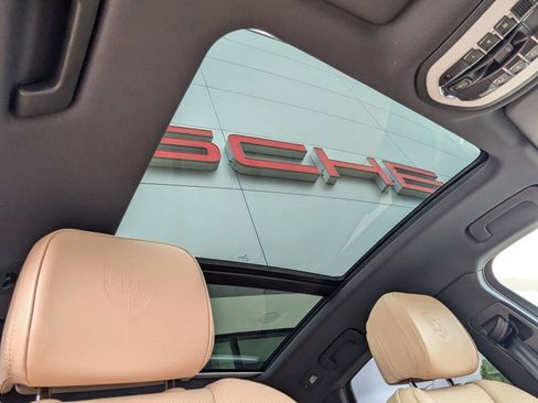 Used 2025 Porsche Macan image 27