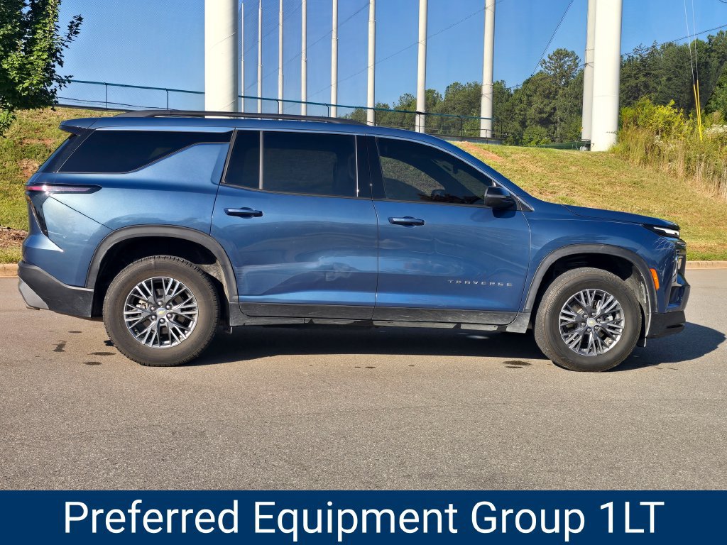Certified 2025 Chevrolet Traverse LT FWD image 3