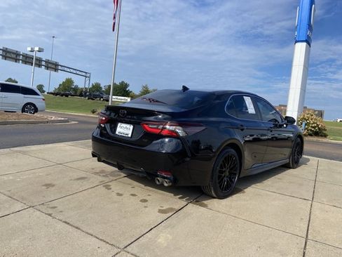 Used 2022 Toyota Camry SE FWD image 12