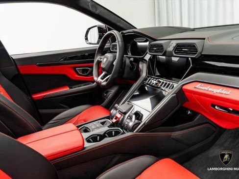 Used 2022 Lamborghini Urus AWD/4WD image 42