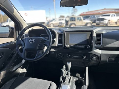 Used 2022 Nissan Frontier SV image 17