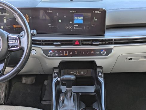 Certified 2025 Kia Sorento S image 18