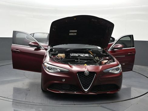 Used 2019 Alfa Romeo Giulia RWD image 37