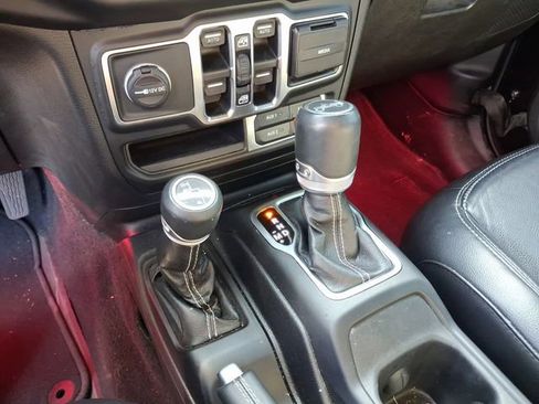 Used 2019 Jeep Wrangler Unlimited Sahara AWD/4WD image 20