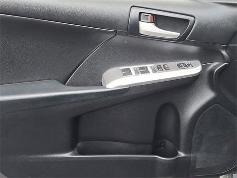 Used 2013 Toyota Camry SE image 12
