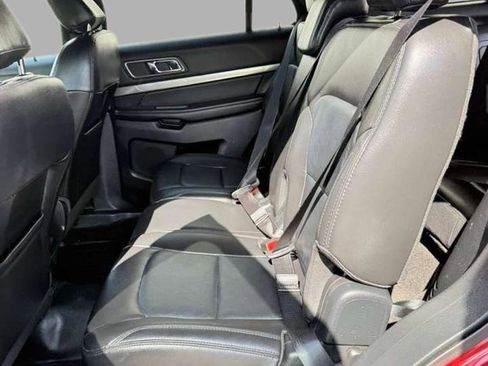 Used 2018 Ford Explorer XLT w/ Equipment Group 202A AWD/4WD image 30